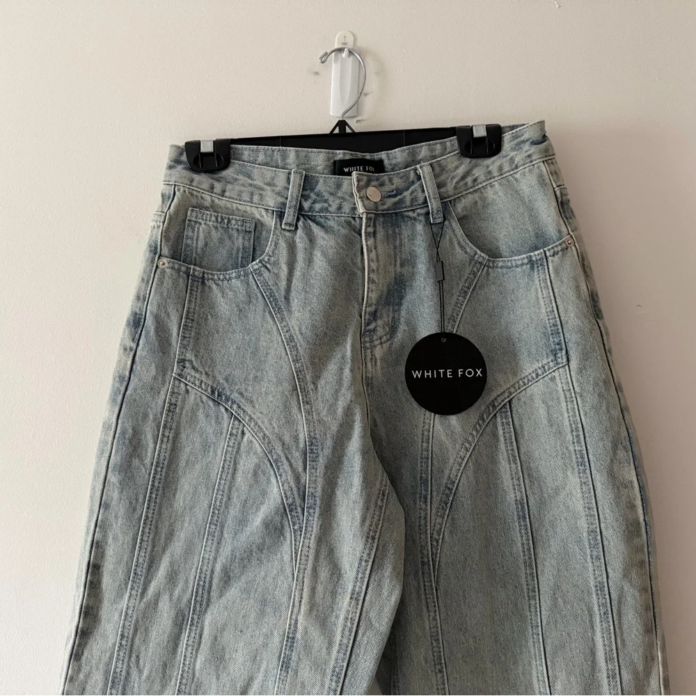 NWT White Fox Did You Miss Me Mid Rise Straight Leg Denim Size Medium Acid Wash - Picture 3 of 16